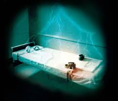 Hoge Gezondheidsraad in België wil isoleercel aan banden leggen