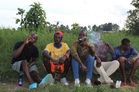 Foto Verslaafde jongeren in Malawi